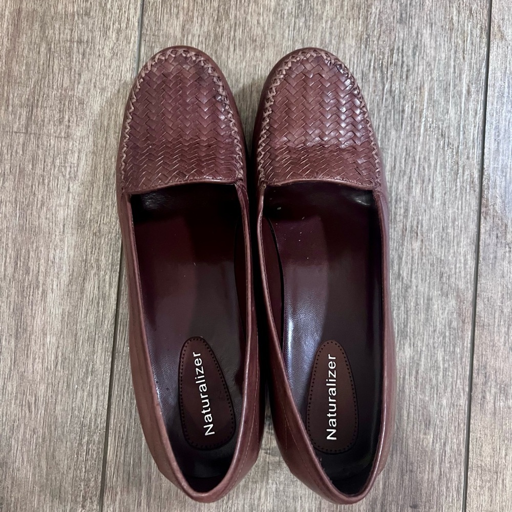 Naturalizer demure Brown Leather Loafers‎ boardroom chic with Woven Design 7